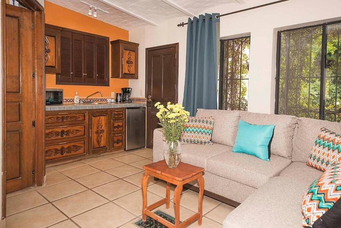 Enjoy Ac In The Queen'S Suite At Inn Ajijic Bagian luar foto